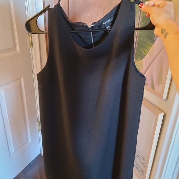LBD Black shift modern minimal dress - Picture 9 of 10